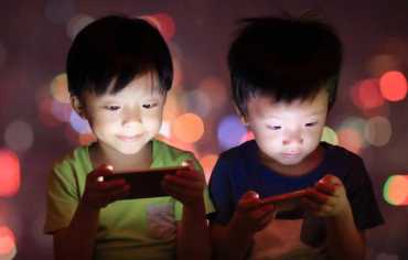 هاتف ذكي جديد للأطفال من دون «تيك توك» أو «فيسبوك»
