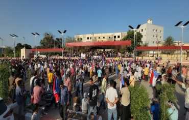ثورة جياع في عدن تطالب بإسقاط النظام والانتقالي يواجهها بالرصاص