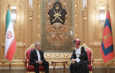 عُمان وإيران توقّعان 18 اتفاقية ومذكرة خلال زيارة بزشكيان