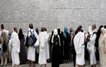 1.7 مليون حاج يبدؤون رمي جمرة العقبة في أول أيام النحر