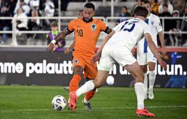  ديباي ودمفريس يقودان هولندا للفوز 2-صفر على فنلندا بتصفيات كأس العالم