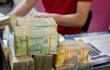 الريال اليمني يستعيد ثلث قيمته وسط سعي حكومي لضبط الأسعار
