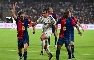 أساطير برشلونة وريال مدريد يلتقون في قمة عنوانها الذكريات