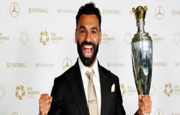 صلاح يدخل التاريخ بنيله جائزة أفضل لاعب في إنجلترا للمرة الـ3