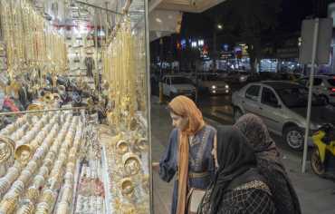 تراجع الذهب وسط ارتفاع الدولار والنفط