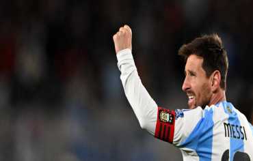 ميسي يودّع جماهير الأرجنتين ويترك مصيره في المونديال معلقاً