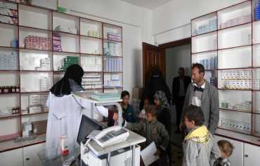 أسعار الأدوية في اليمن ترتفع رغم تحسن الريال