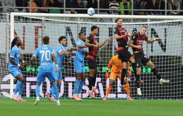 «الدوري الإيطالي»: ميلان يقفز إلى الصدارة بفوز مثير على نابولي