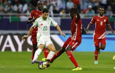 المنتخب الجزائري يتعادل مع نظيره السوداني في كأس العرب