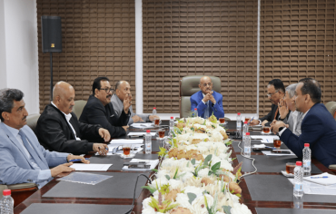 البنك المركزي اليمني يوقف ويسحب تراخيص عدد من شركات الصرافة