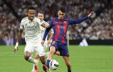 الليغا تكشف أرقام البث التلفزيوني.. كم جنى برشلونة وريال مدريد؟