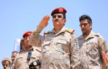  إقالة وزير الدفاع من منصبه وإحالته إلى التقاعد