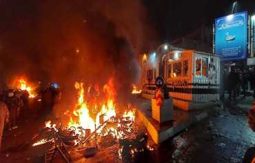  رغم قطع الإنترنت وتحذيرات من سقوط ضحايا .. احتجاجات تجتاح إيران