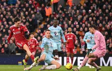 ليفربول يواصل التعثر وتشيلسي يخرج من النفق المظلم بفوز ثمين أمام برينتفورد