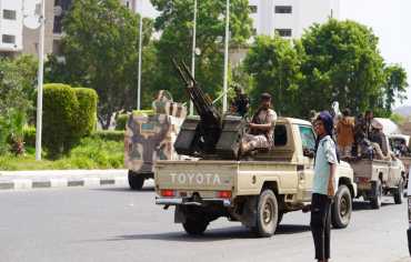 إخراج المعسكرات من عدن وتحويلها لمنشآت مدنية وسط ترتيبات أمنية