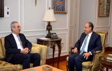 وزير الخارجية المصري يؤكد لرئيس لجنة إدارة غزة ضرورة وحدة الأرض الفلسطينية