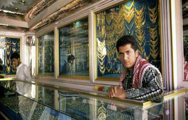 قفزة أسعار الذهب تدفع اليمنيين إلى بيع مدخراتهم