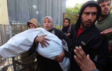 لوموند: الموت يستمر في حصد أرواح الغزيين رغم الهدنة