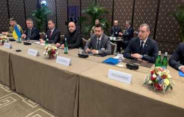 مفاوضات صعبة في جنيف وزيلينسكي يؤكد تباين المواقف من القضايا المركزية