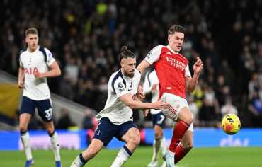 أرسنال يحسم "ديربي" لندن برباعية ويعمق جراح توتنهام في البريمييرليغ