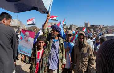 مسيرة جماهيرية في عدن وسط وصول تعزيزات عسكرية كبيرة للمدينة