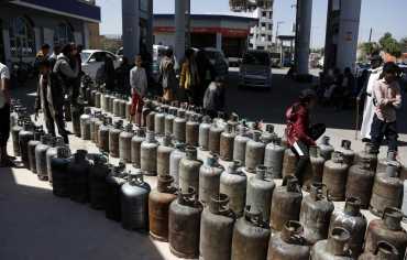 طوابير على أسطوانات الغاز في صنعاء وسط مخاوف من عودة التوتر للبحر الأحمر