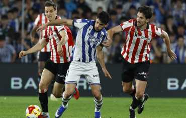 أتلتيكو يتأهب لنهائي الكأس بفوز مثير على سوسيداد