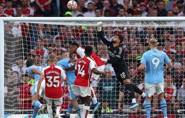 «كأس الرابطة»: صراع أبوي في نهائي آرسنال والسيتي بين أرتيتا وغوارديولا