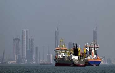 آلاف السفن محاصرة.. الملاحة الخليجية تحت وطأة الحرب الإقليمية