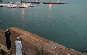 800 ناقلة تنتظر الإبحار: فتح مضيق هرمز يشغل العالم بعد الهدنة