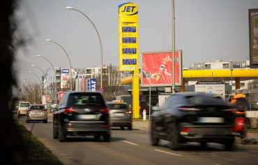 ضرائب الوقود تربك حكومات آسيا وأوروبا