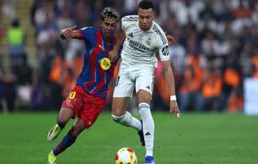 عمالقة الـ100 مليون يورو: نجوم يعيدون تشكيل خريطة كرة القدم العالمية