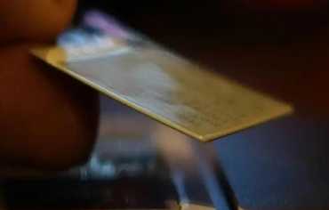 تطوير كمبيوتر فائق النحافة بحجم بطاقة ائتمان