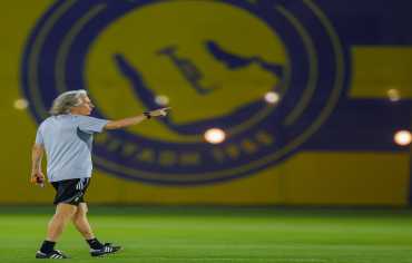 الدوري السعودي: النصر والهلال... مَن يكتب الفصل الأخير في سباق اللقب؟