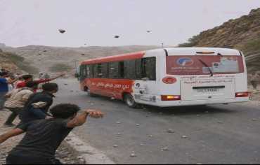  بعثة نادي "التلال" تتعرض للاعتداء والرشق بالحجارة أثناء مرورها في محافظة الضالع