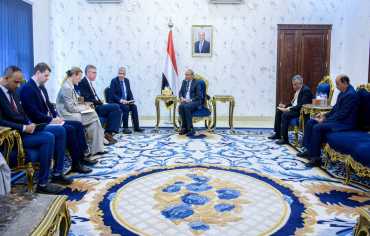 تحذيرات يمنية من تهديدات الملاحة في البحر الأحمر