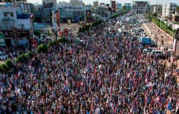 المجلس الانتقالي يستنفر الشارع بمواجهة الشرعية اليمنية والرياض