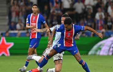 باريس سان جيرمان يهزم أستون فيلا (2-1) ويتوج بلقب السوبر الأوروبي