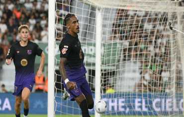 برشلونة يرقص على إيقاع رافينيا المتألق بخماسية في افتتاح الدوري الإسباني