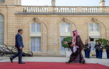 استقبال رسمي فرنسي لولي العهد السعودي في «الإليزيه» و«الإنفاليد»
