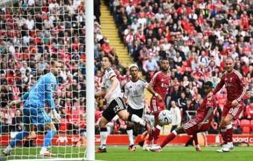 ليفربول يتعثر أمام فولهام وتشيلسي ينجو من فخ هال سيتي  