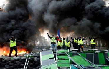 احتجاجات "السترات الصفراء" تضعف في فرنسا وصدامات في باريس