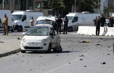 قتيل وستة جرحى بهجوم انتحاري قرب السفارة الأميركية في تونس