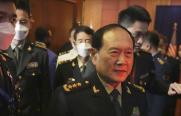 وزير الدفاع الأميركي يلتقي نظيره الصيني في كمبوديا
