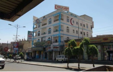  إب : مليشيا الحوثي تقتحم مستشفى خاص وتفرض حارسًا قضائيًا تمهيدًا لمصادرته