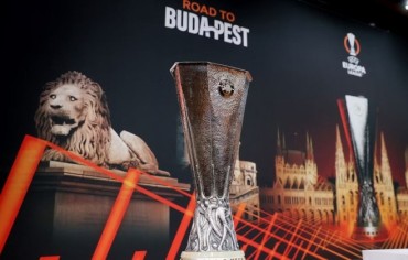 قرعة الدوري الأوروبي.. اليونايتد يواجه إشبيلية ويوفنتوس أمام مهمة برتغالية