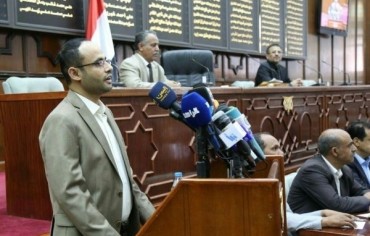قانون حوثي يخوّل الجماعة بالاستحواذ على الودائع المالية في البنوك