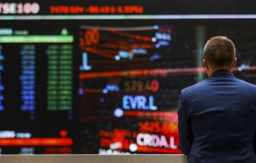 الأسهم الأوروبية تتراجع بعد بيانات التضخم الأميركية