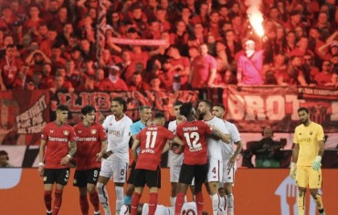 روما بقيادة مورينيو يتأهل لنهائي الدوري الأوروبي