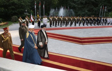 رسائل «نووية» عبر سلطان عُمان... واشنطن لطهران: فلْنعقد اتفاقاً مؤقتاً